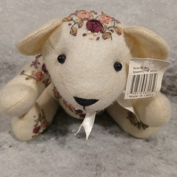 VINTAGE BEAR WITH EMBROIDERY ROSES & LEAVES - Picture 1 of 4